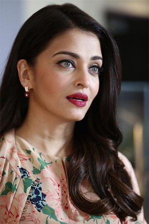 aishwarya rai,bolly wood,top heroine,aishwarya rai,ranbir kapoor,amitabh family,rumors on aishwarya rai  ఐశ్వర్య రాయ్ నీ...వదలరా..! 